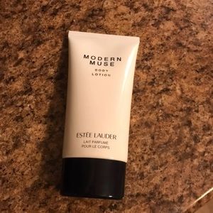 Estée Lauder modern muse body lotion